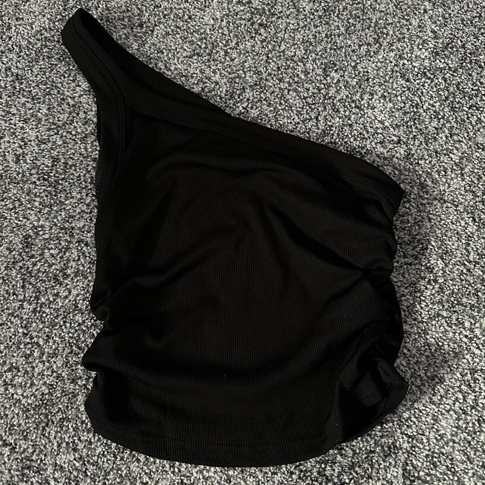 ☀️Black One-Shoulder Ruched Top☀️ - Picture 3 of 6